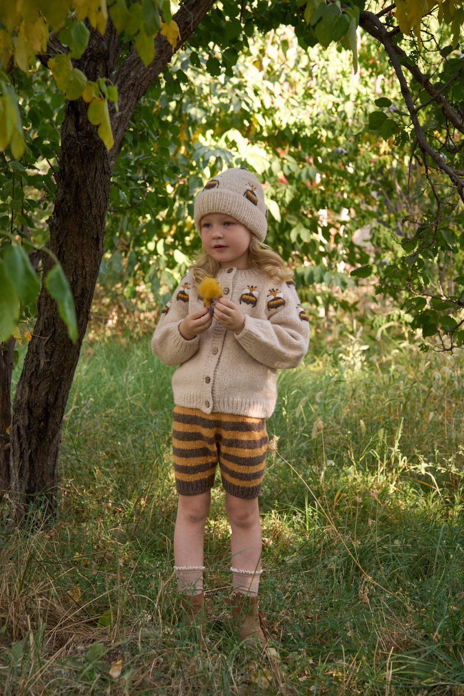 Bee cardigan | wheat
