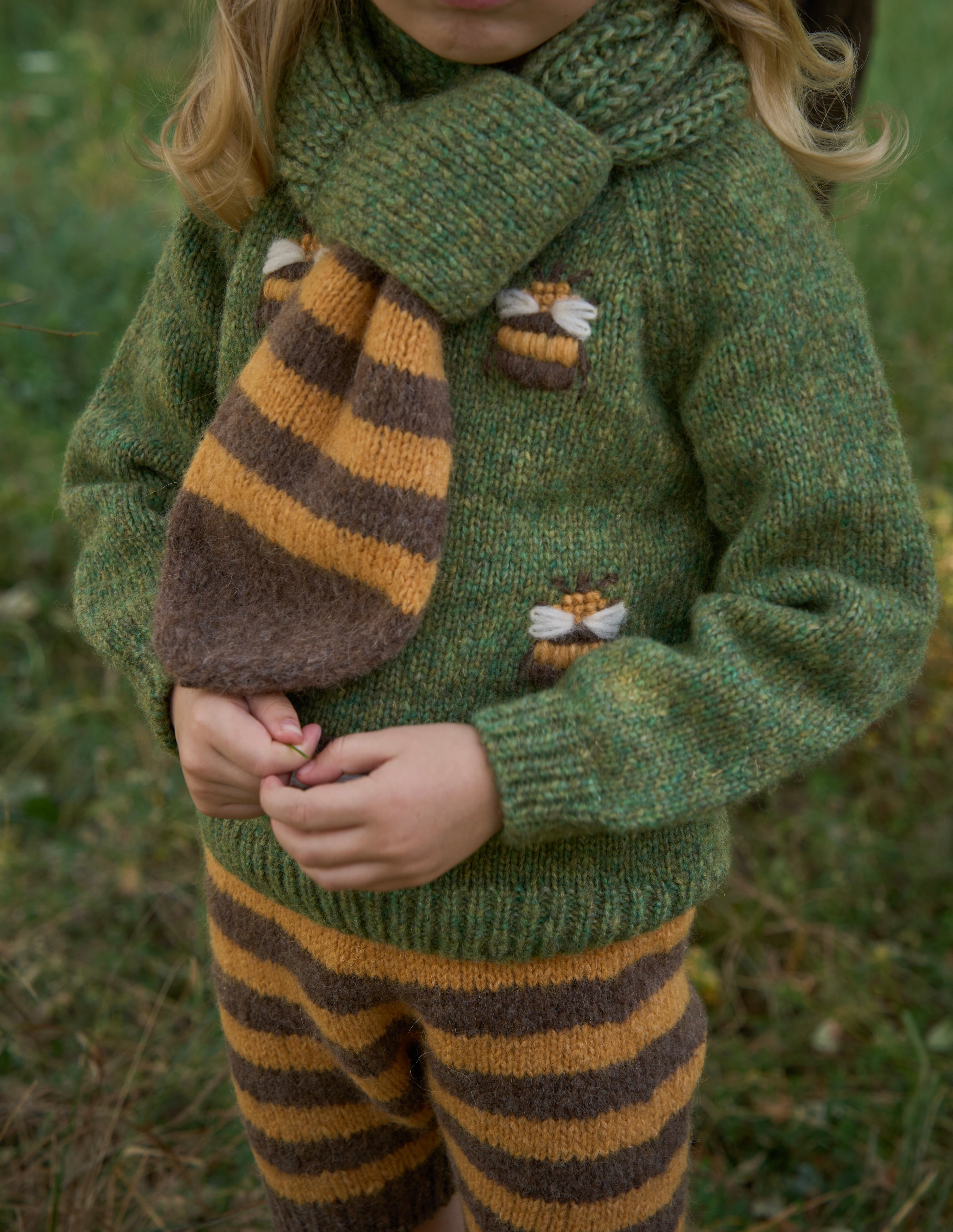 Bee Scarf | Moss Green