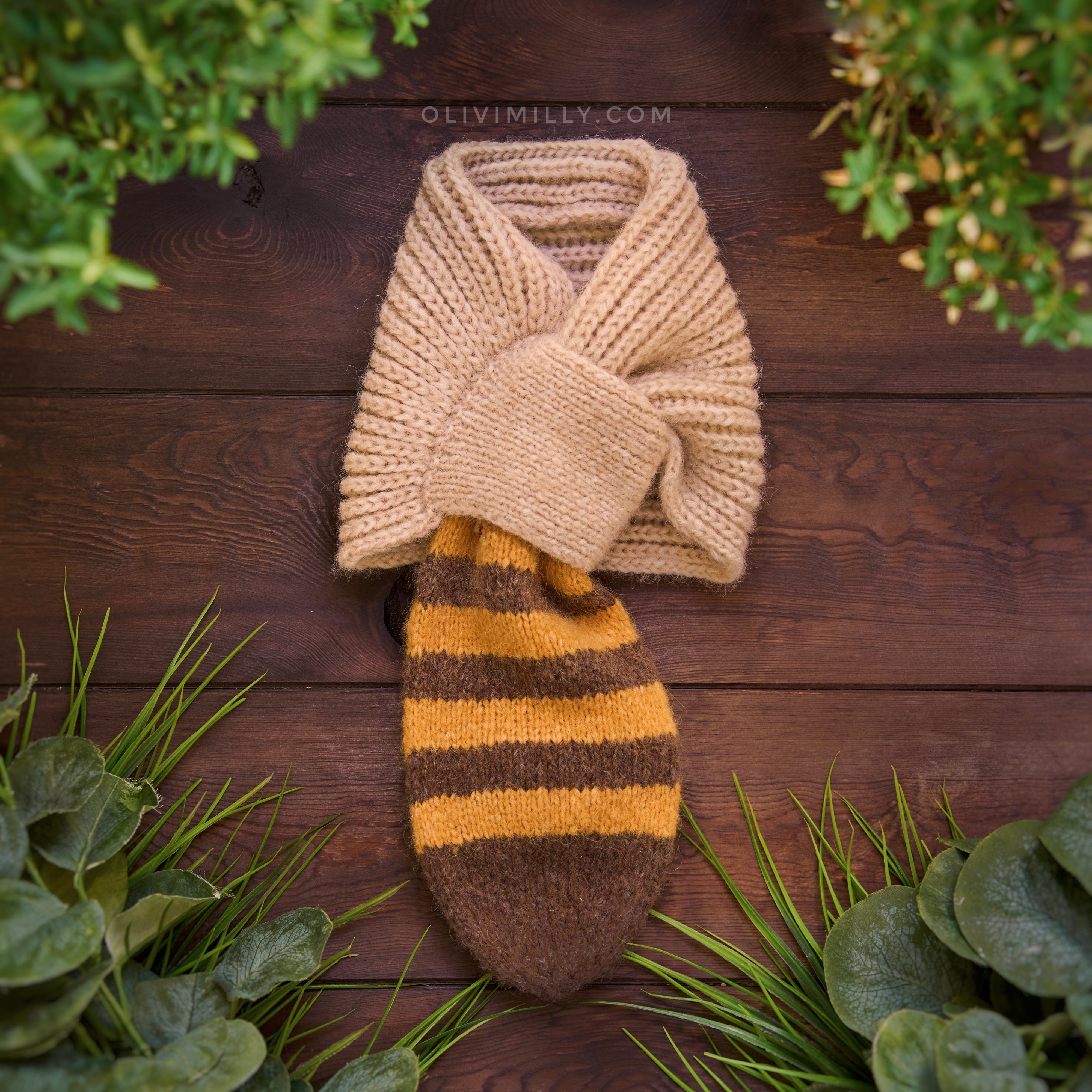 Bee Scarf | wheat