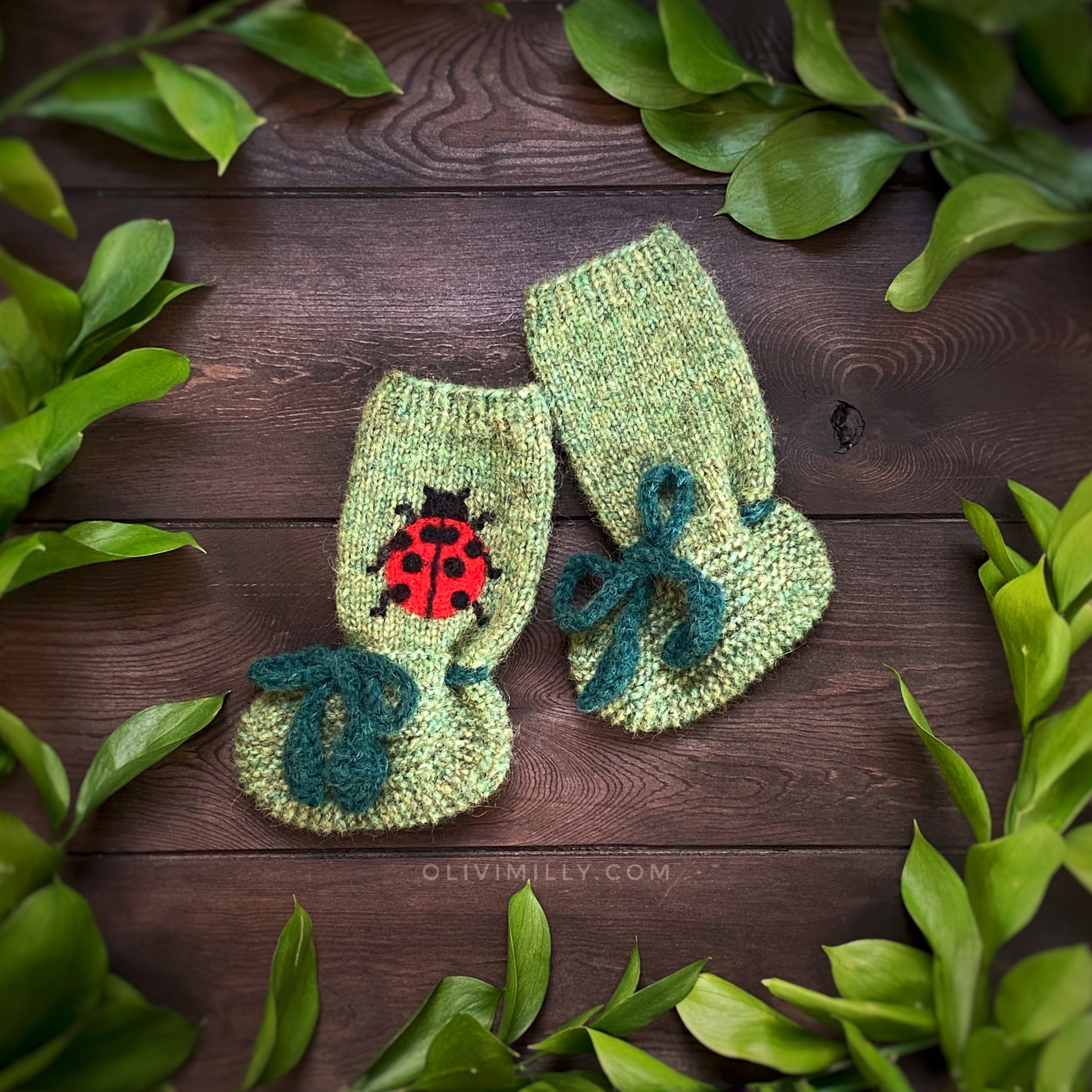 Ladybug Booties |green moss| in stock (1-2y)