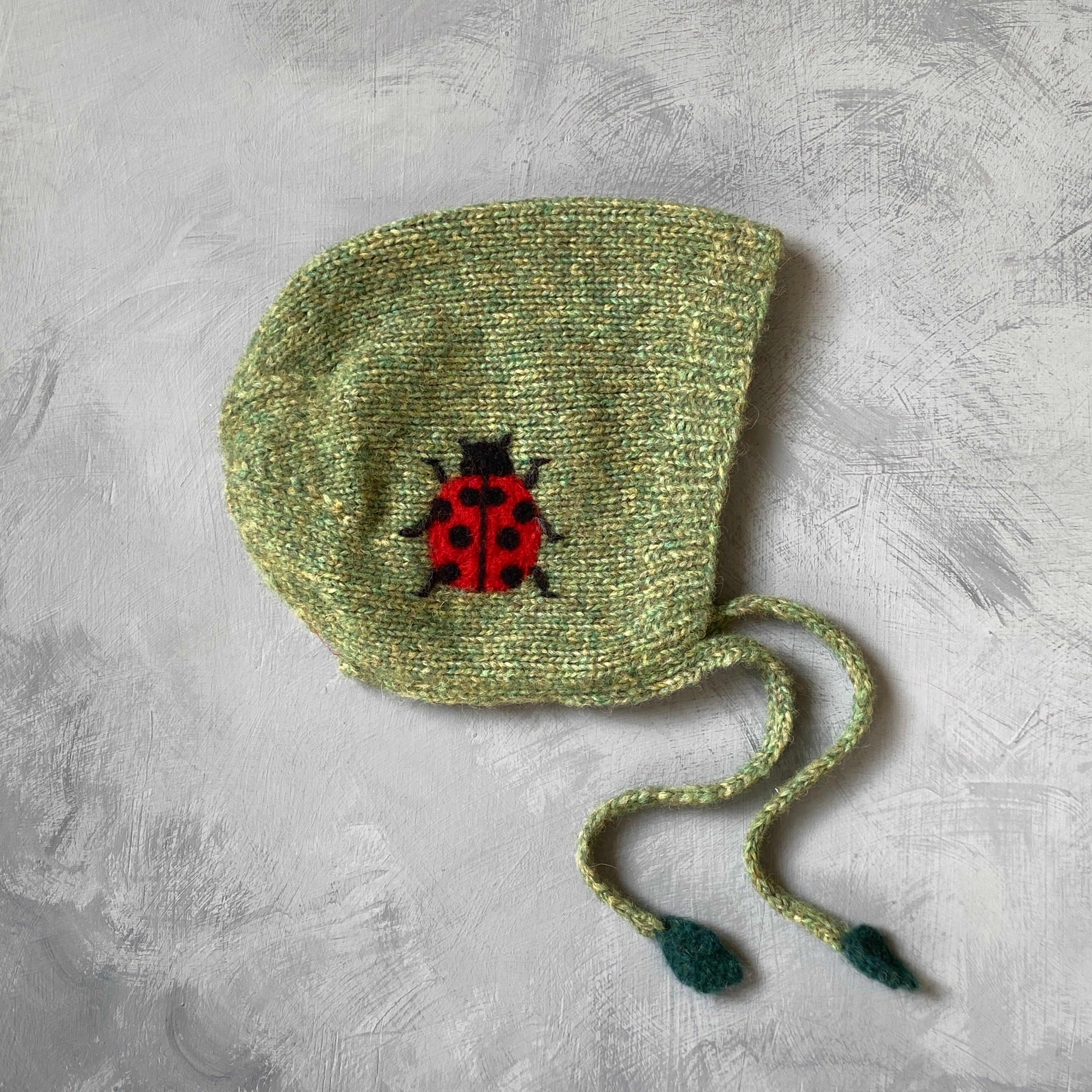 Ladybug bonnet | Moss Green