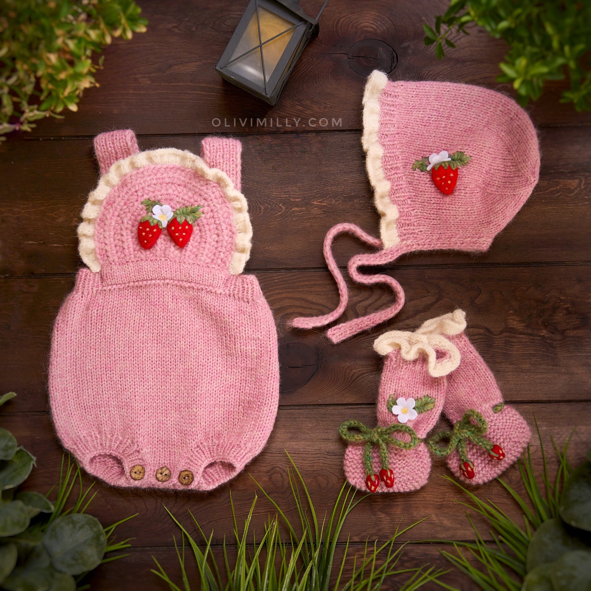 Strawberries Bonnet | Powder Pink