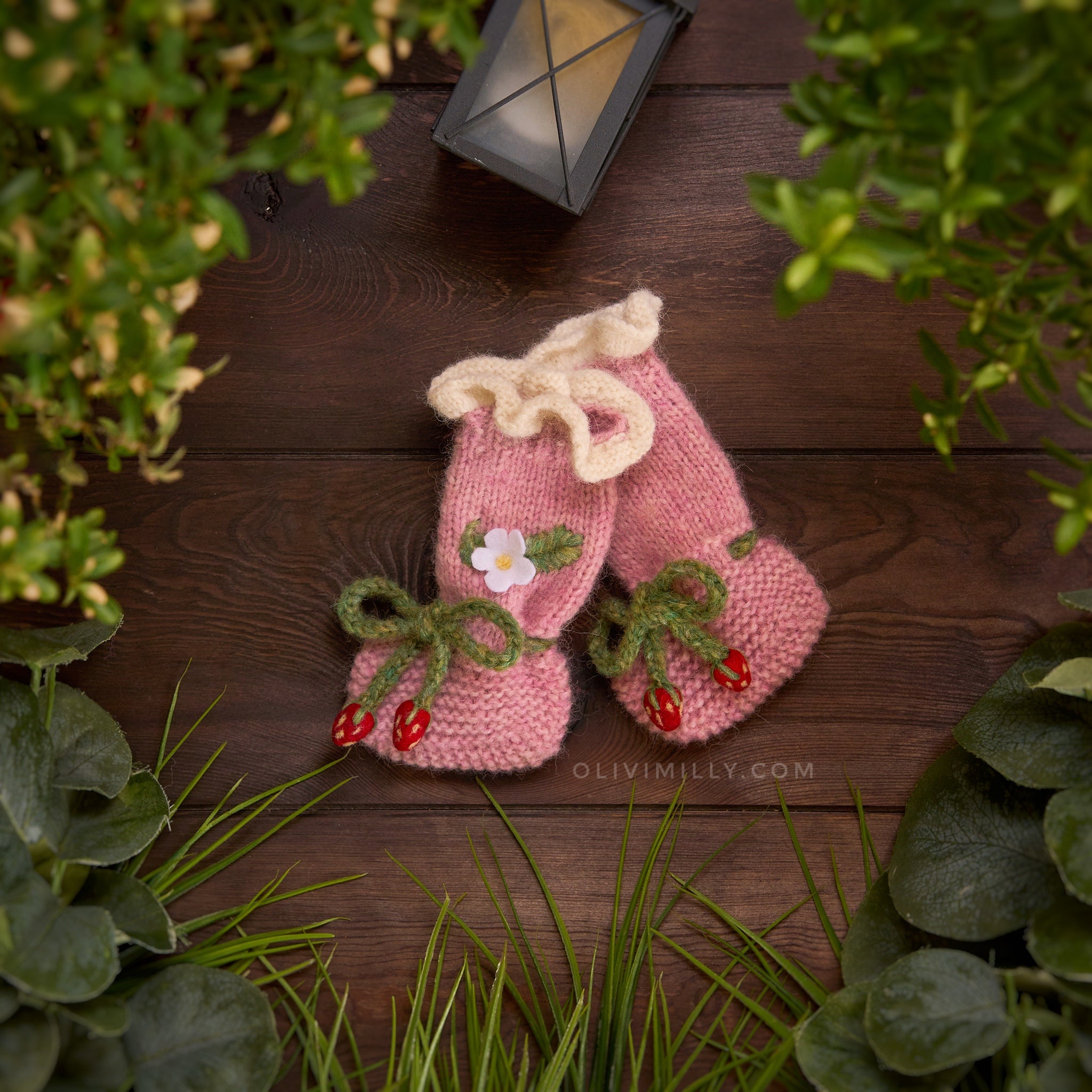 Strawberries Booties | Powder Pink