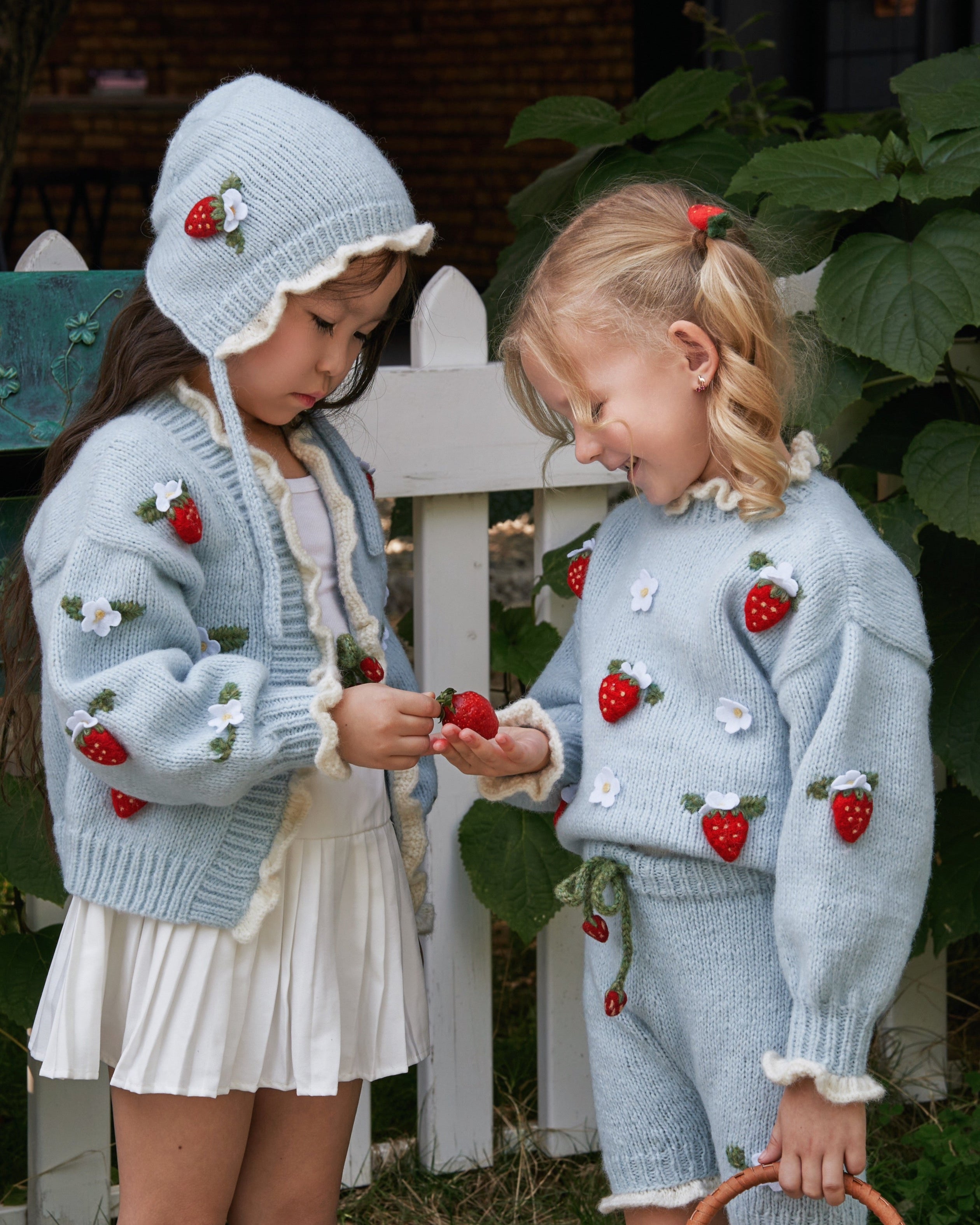 Strawberries Bonnet | Blue