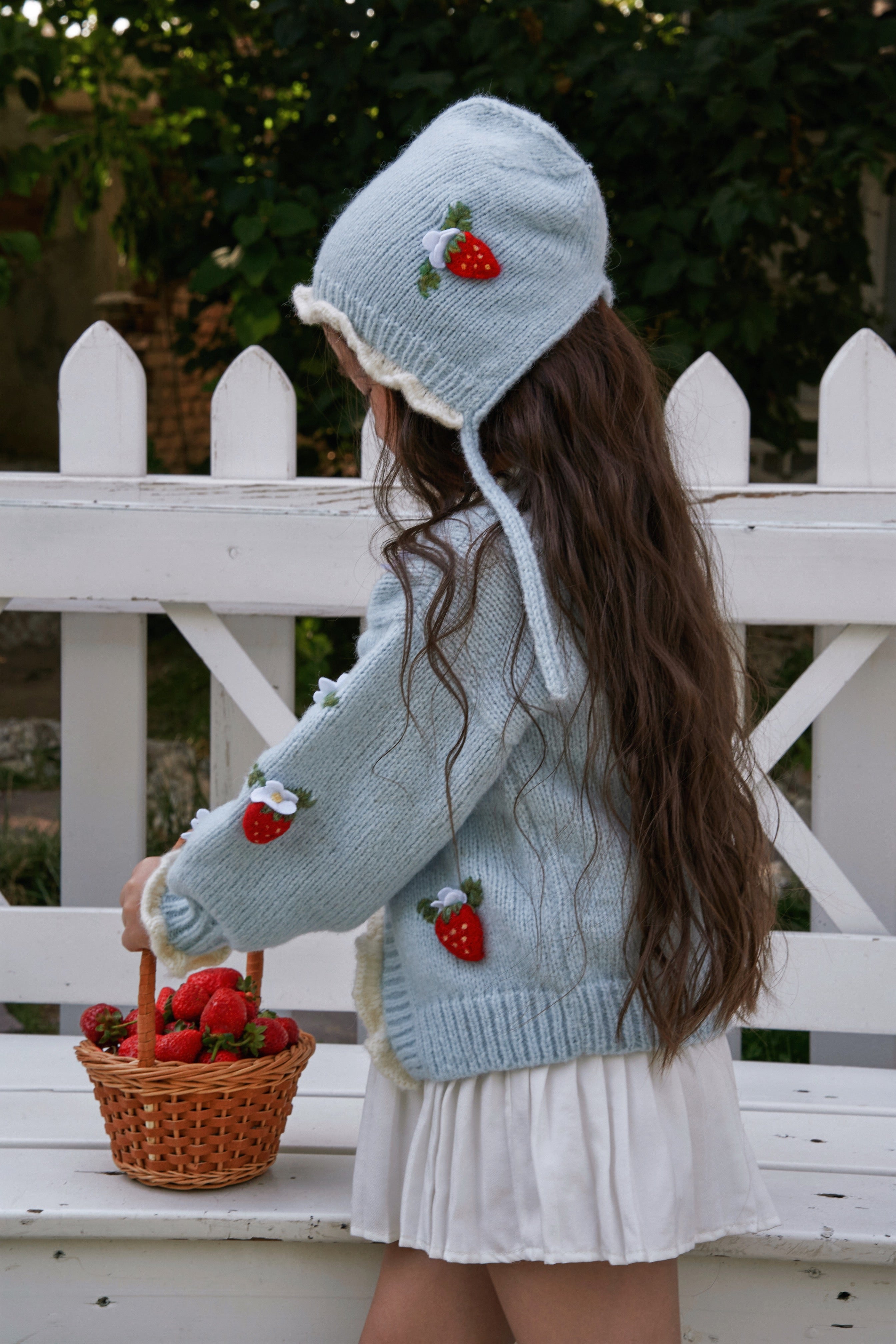 Strawberries Bonnet | Blue