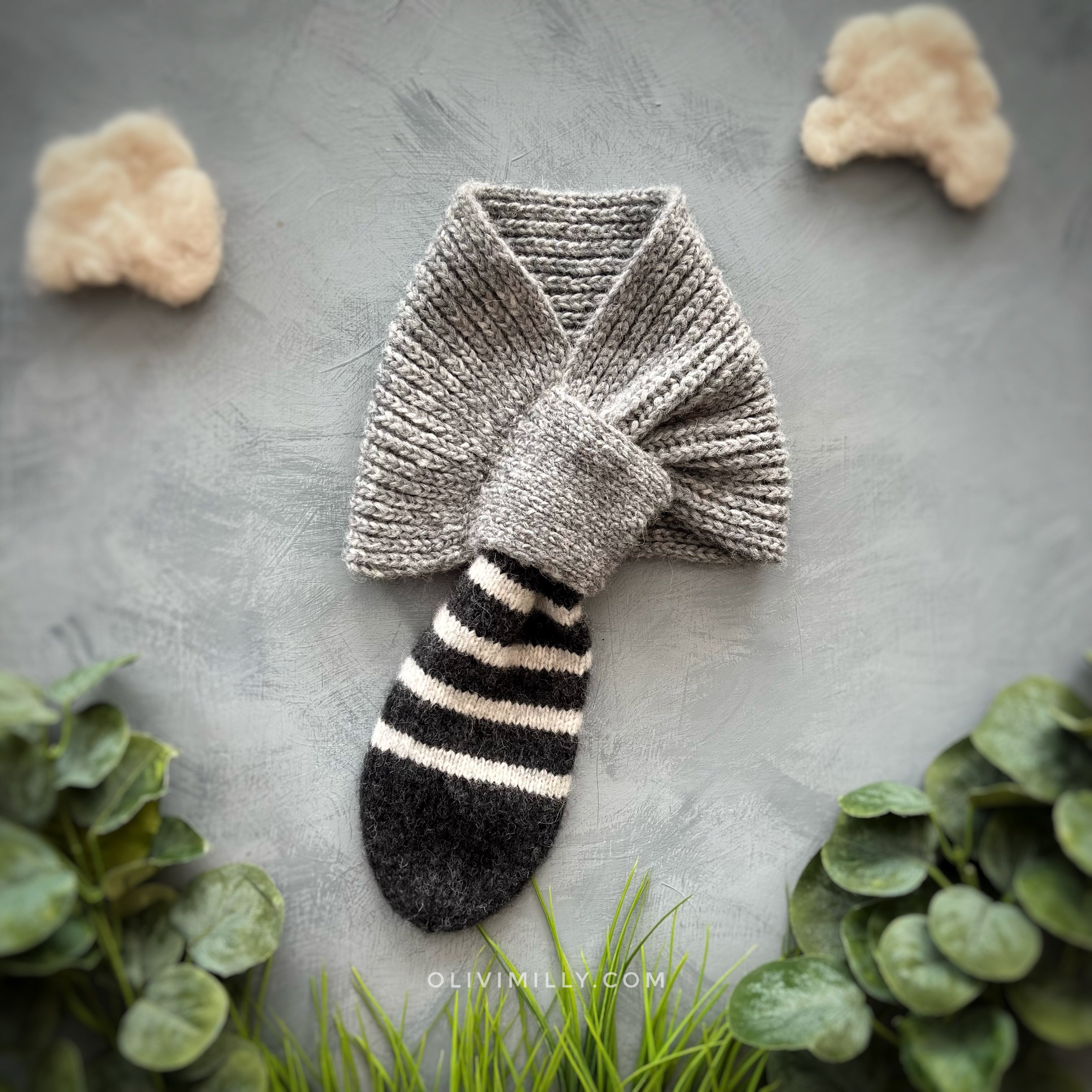 Raccoon Scarf | Dark grey