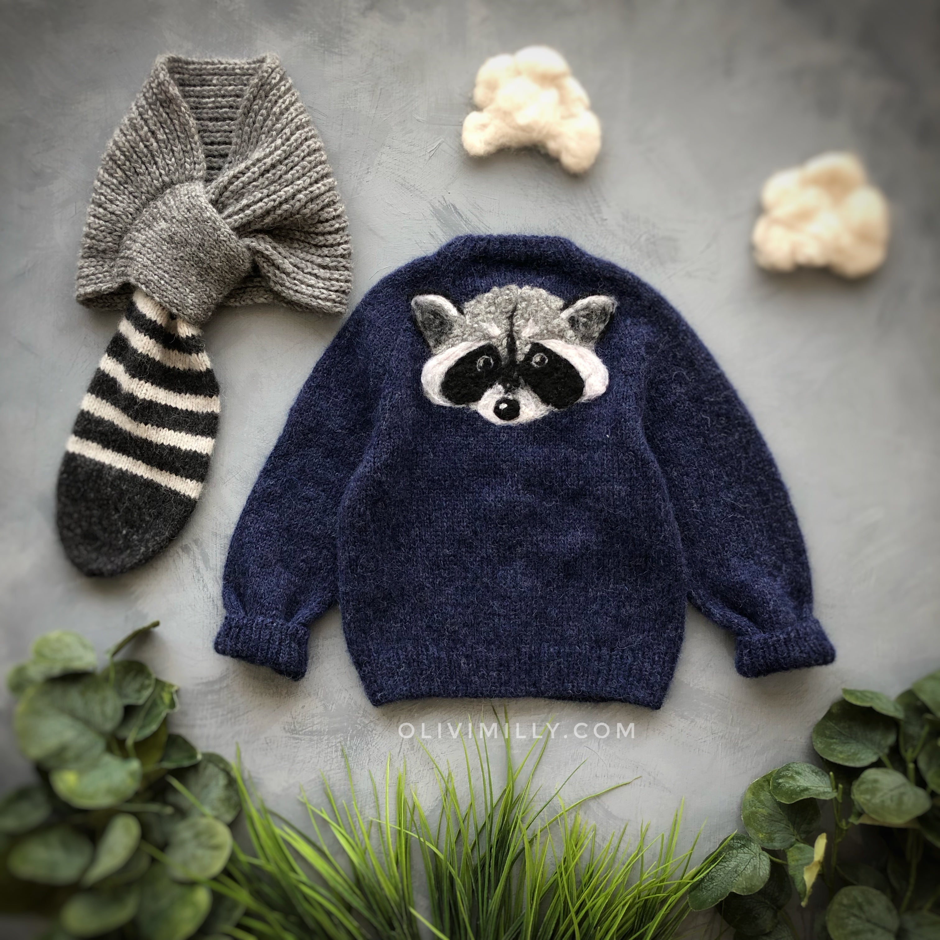 Raccoon Scarf | Dark grey