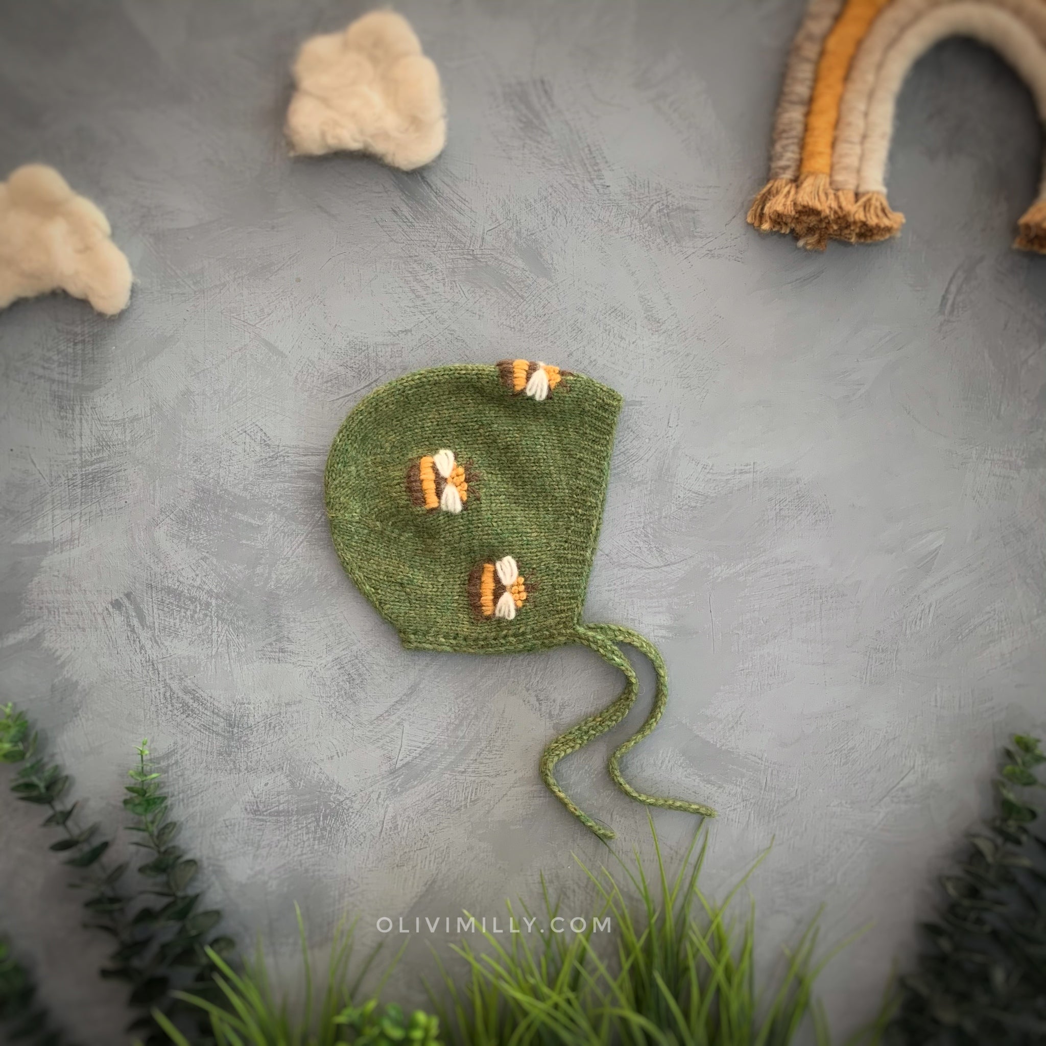 Bee bonnet | Moss Green