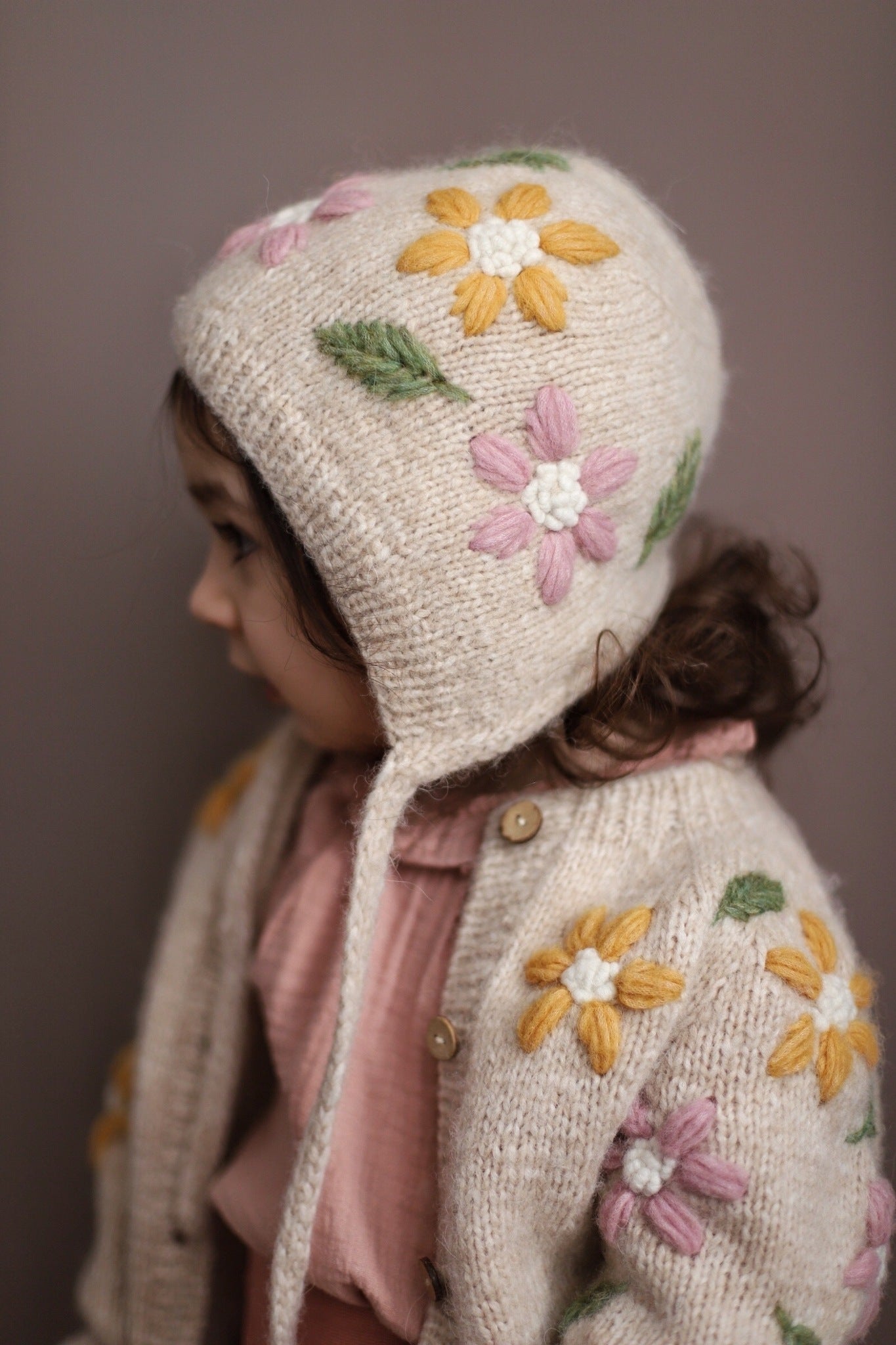 Flower Rain bonnet | Wheat