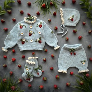 Strawberries Booties |blue| in stock (0-3m)