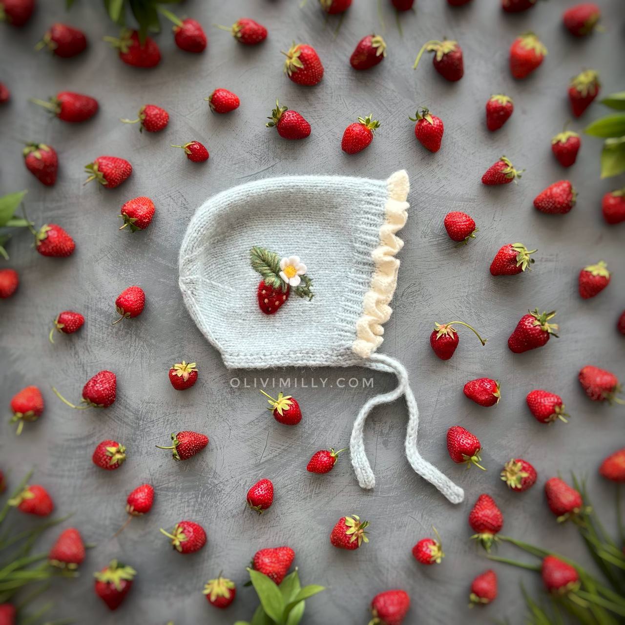 Strawberries Bonnet | Blue